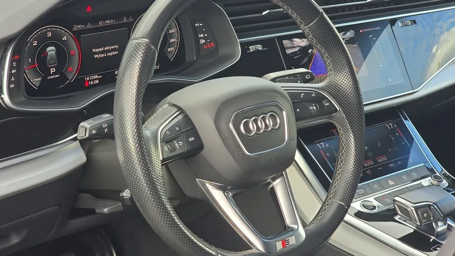 AUDI Q8 -