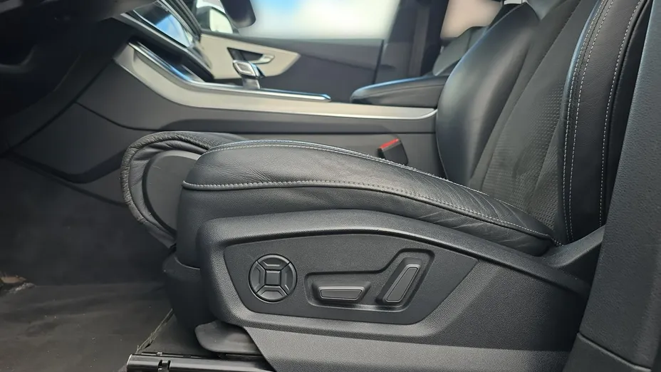 AUDI Q8 -