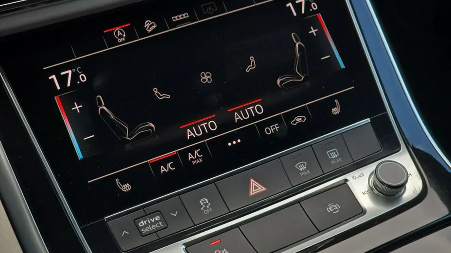AUDI Q8 -
