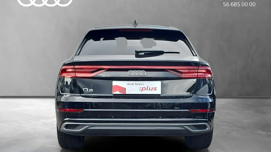 AUDI Q8 -