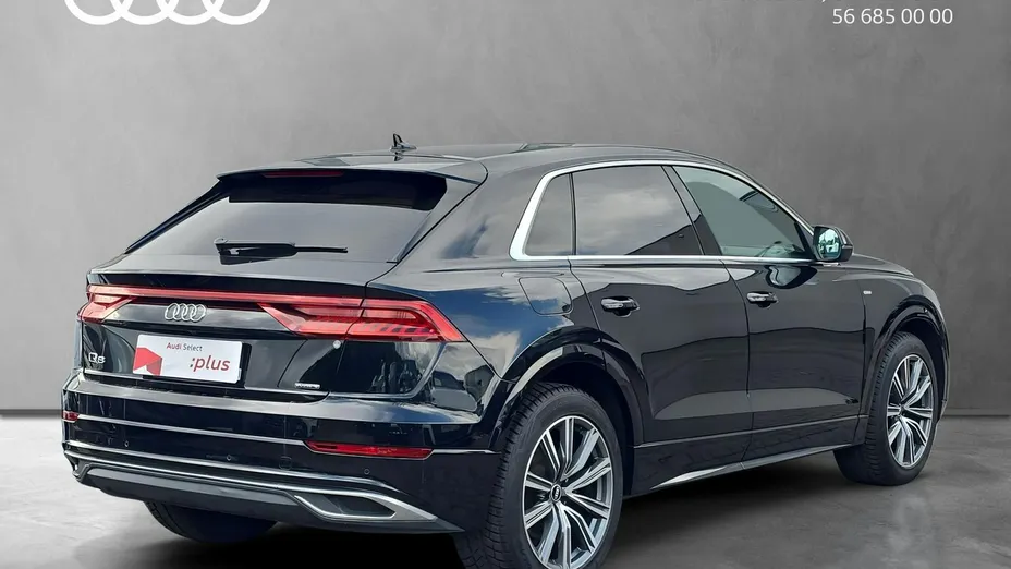 AUDI Q8 -