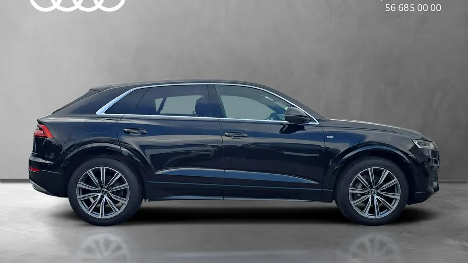 AUDI Q8 -