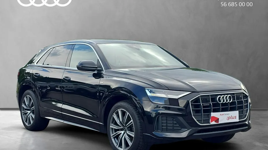 AUDI Q8 -