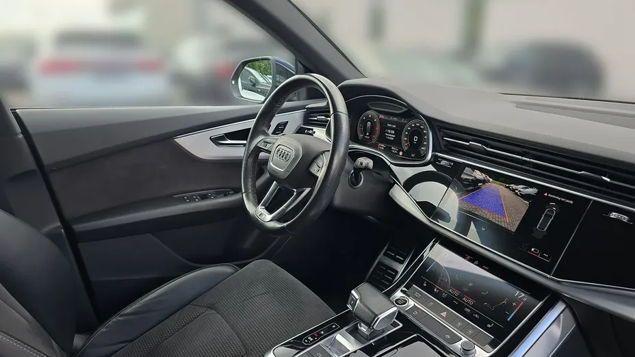 AUDI Q8 -