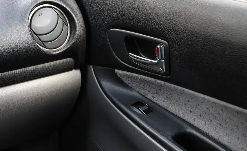 MAZDA 6 -