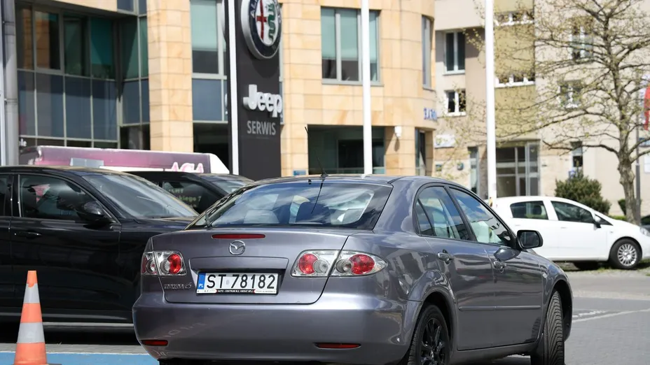 MAZDA 6 -