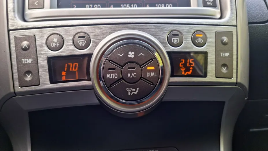 TOYOTA Verso -