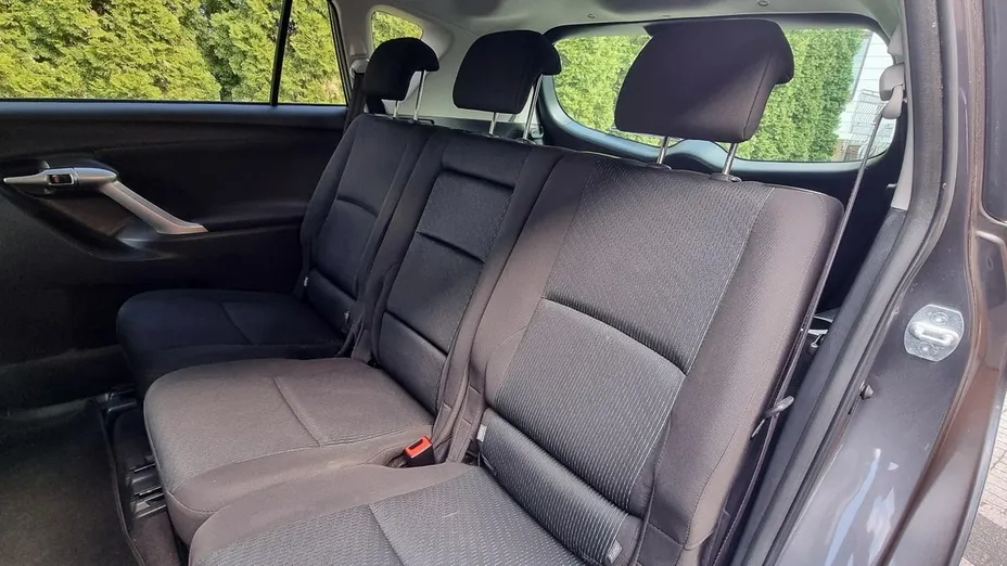 TOYOTA Verso -