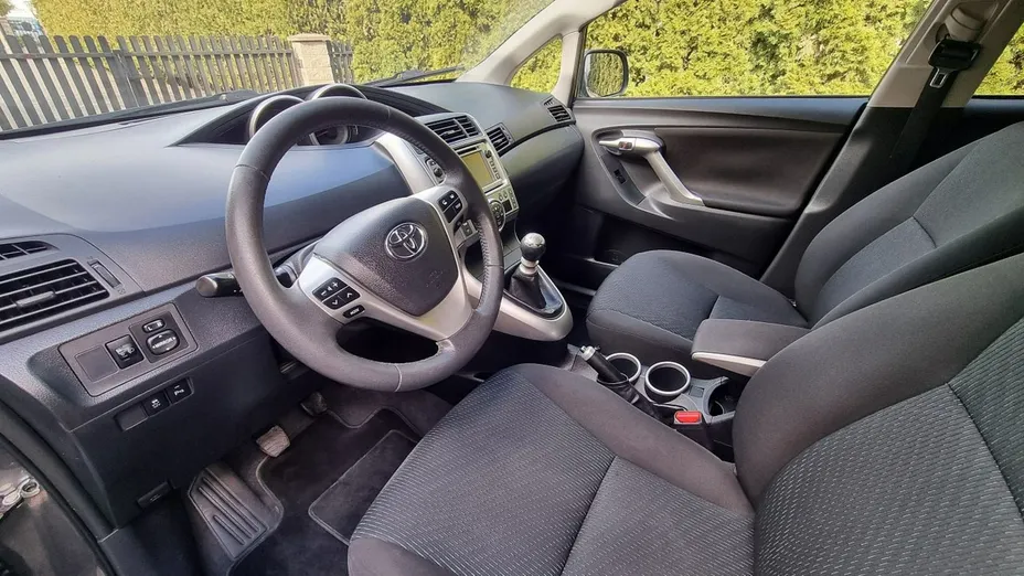 TOYOTA Verso -