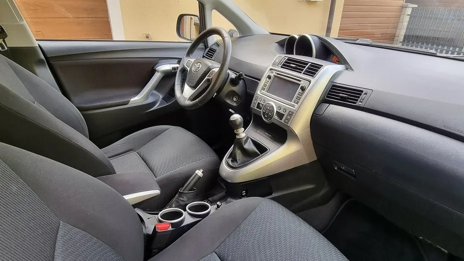 TOYOTA Verso -