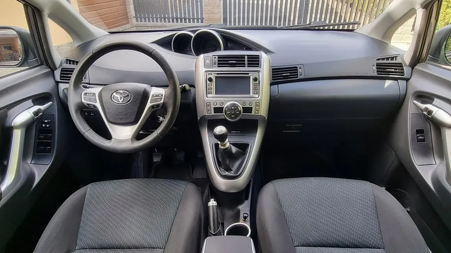 TOYOTA Verso -