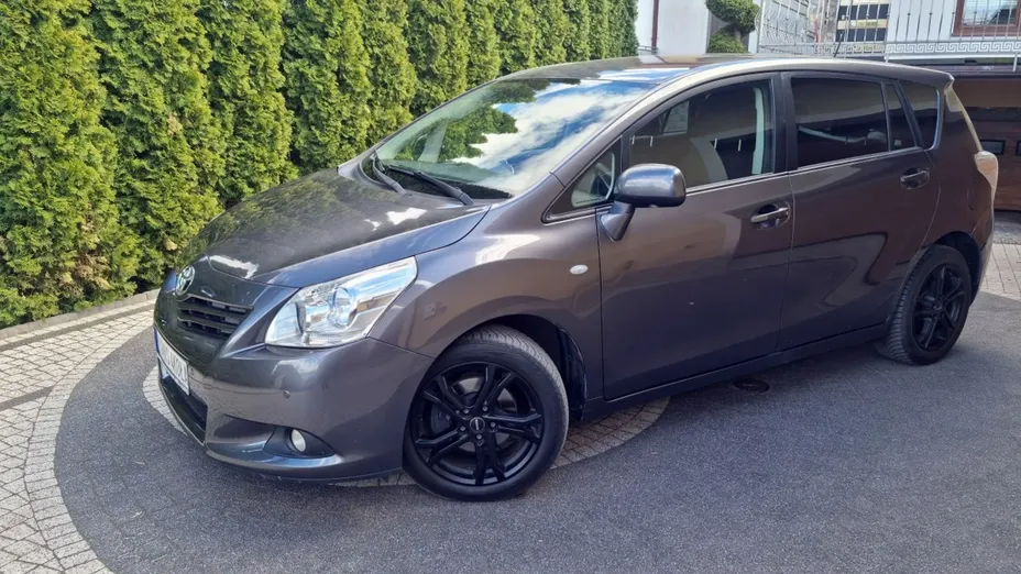 TOYOTA Verso -