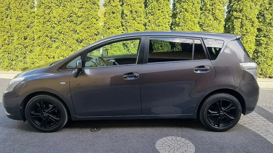 TOYOTA Verso -