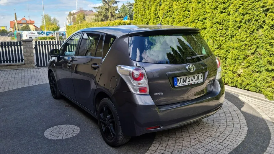 TOYOTA Verso -