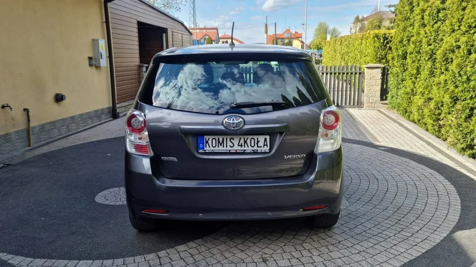 TOYOTA Verso -