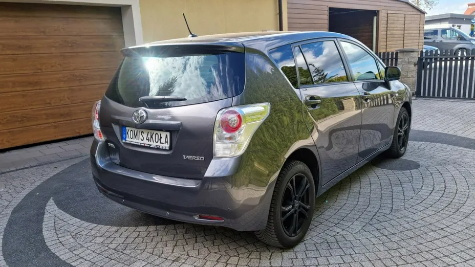 TOYOTA Verso -