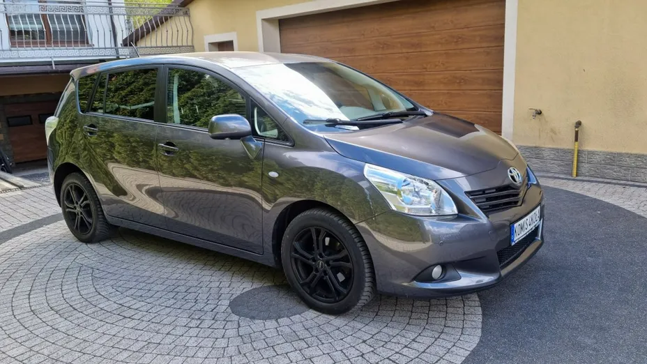 TOYOTA Verso -