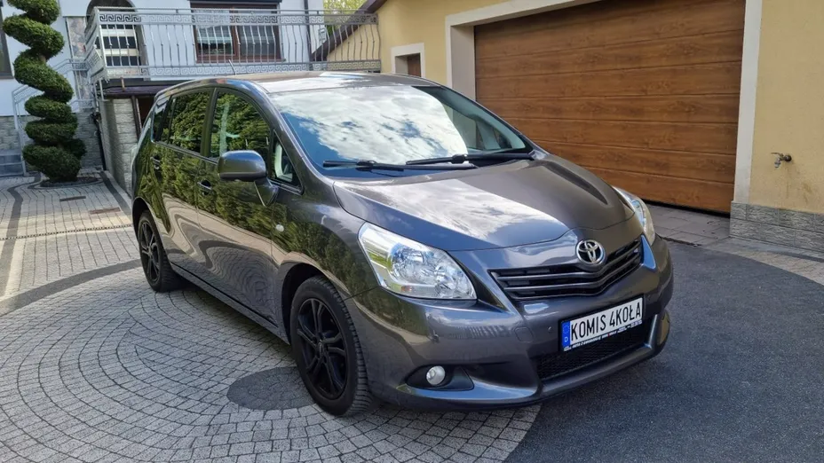 TOYOTA Verso -