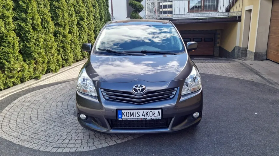 TOYOTA Verso -