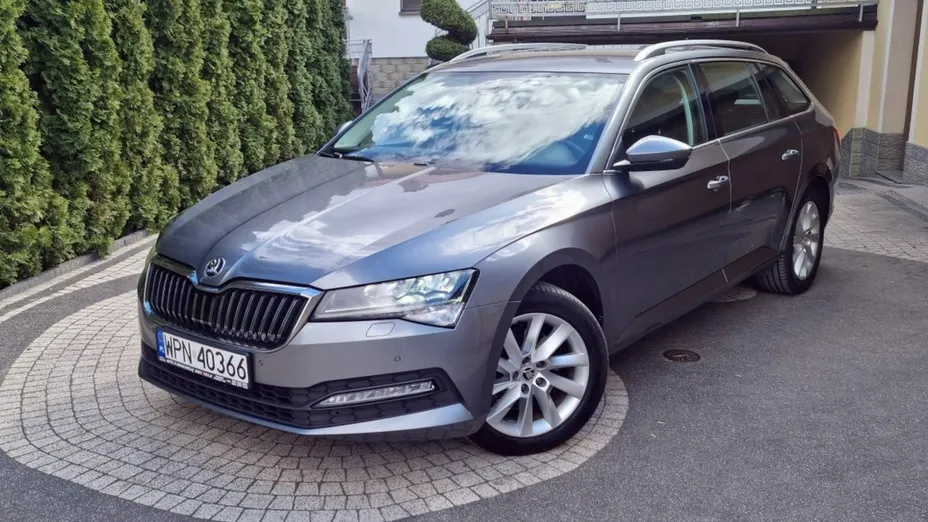 SKODA Superb -