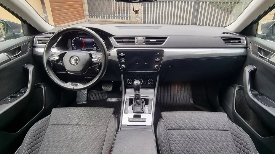 SKODA Superb -