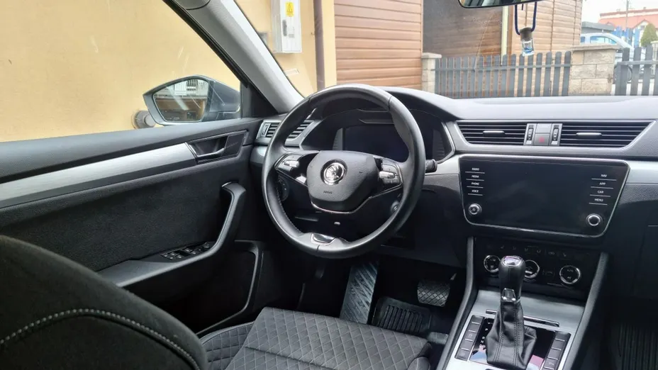 SKODA Superb -
