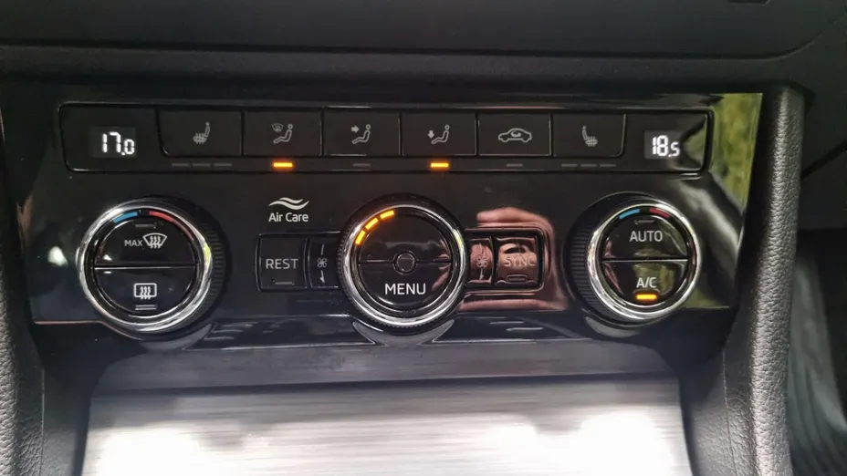 SKODA Superb -