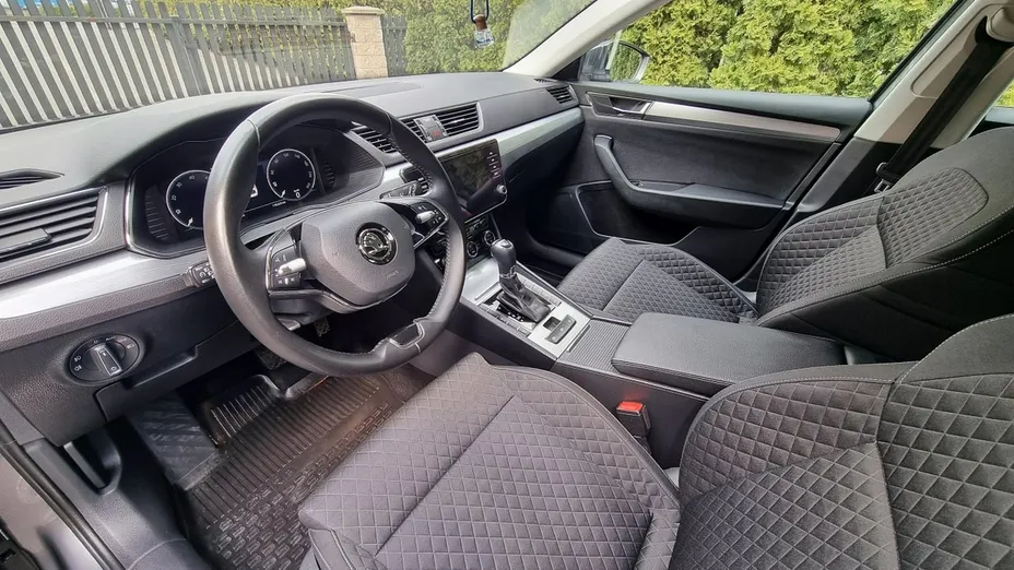 SKODA Superb -