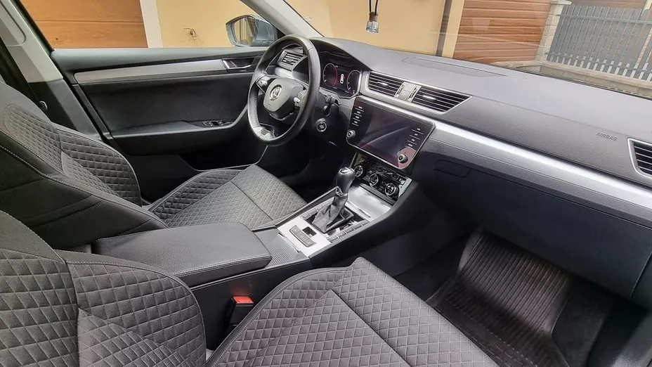 SKODA Superb -
