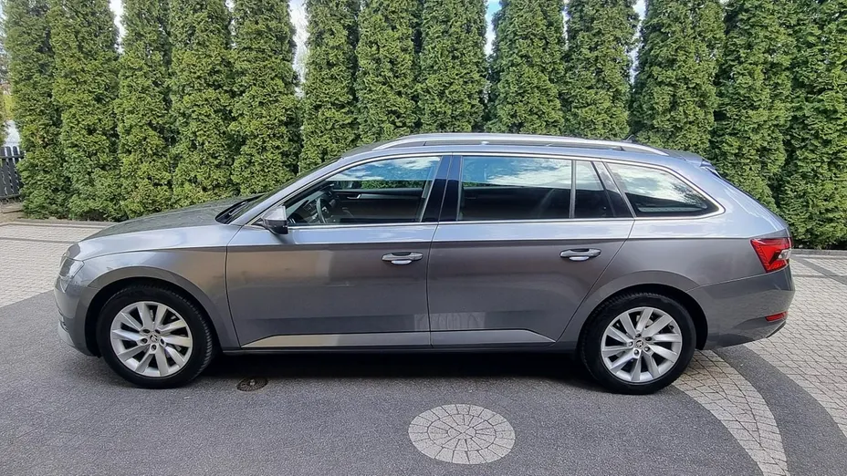 SKODA Superb -
