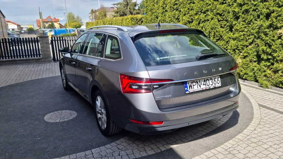 SKODA Superb -