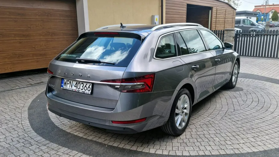 SKODA Superb -
