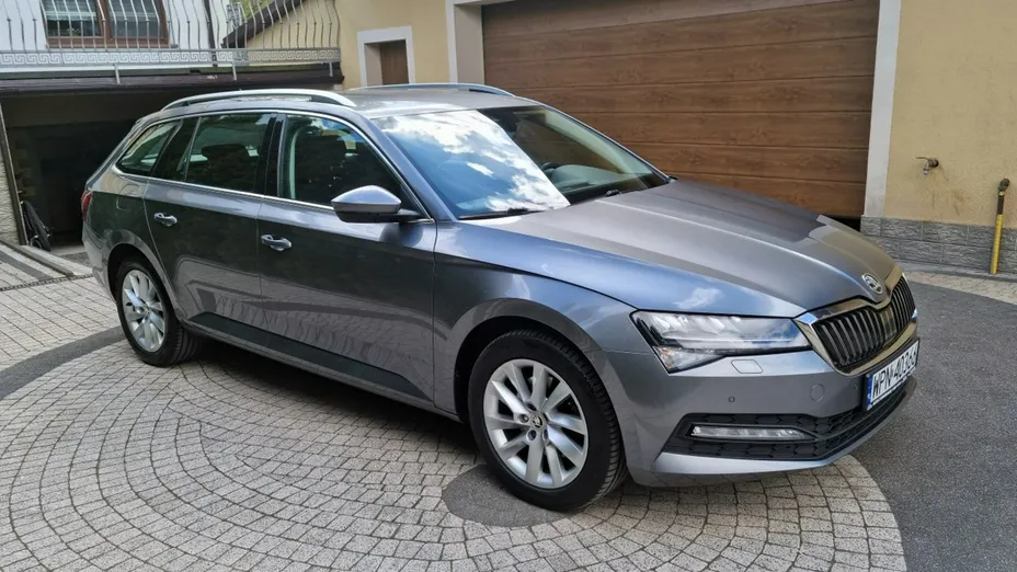 SKODA Superb -