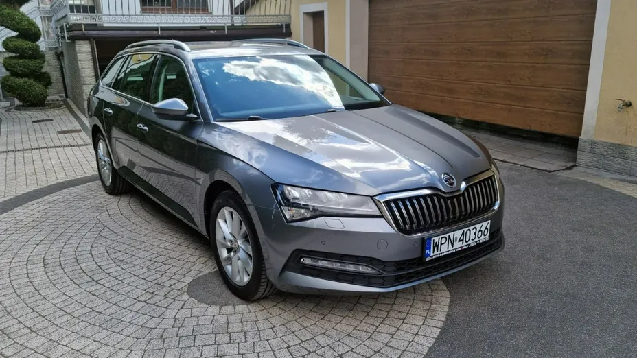 SKODA Superb -