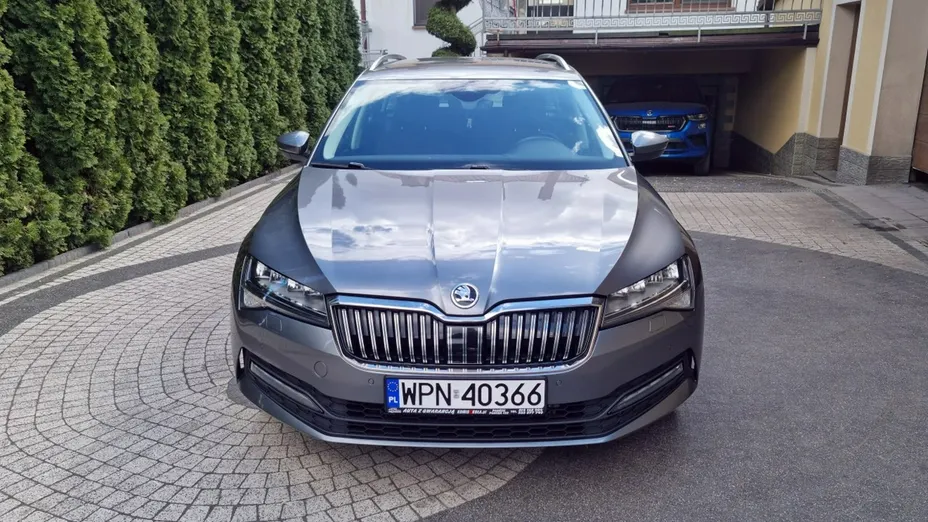 SKODA Superb -