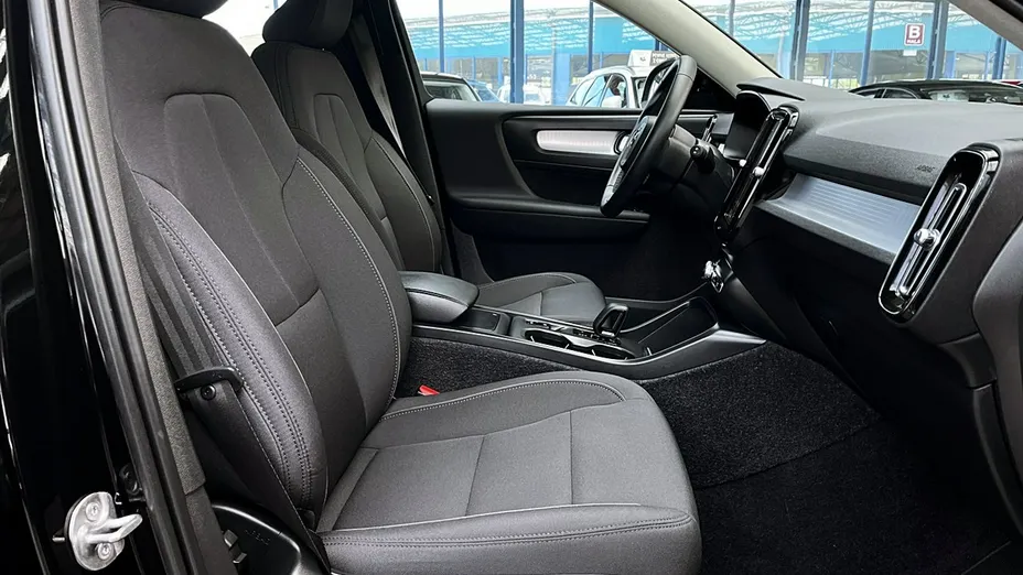 VOLVO XC40 -