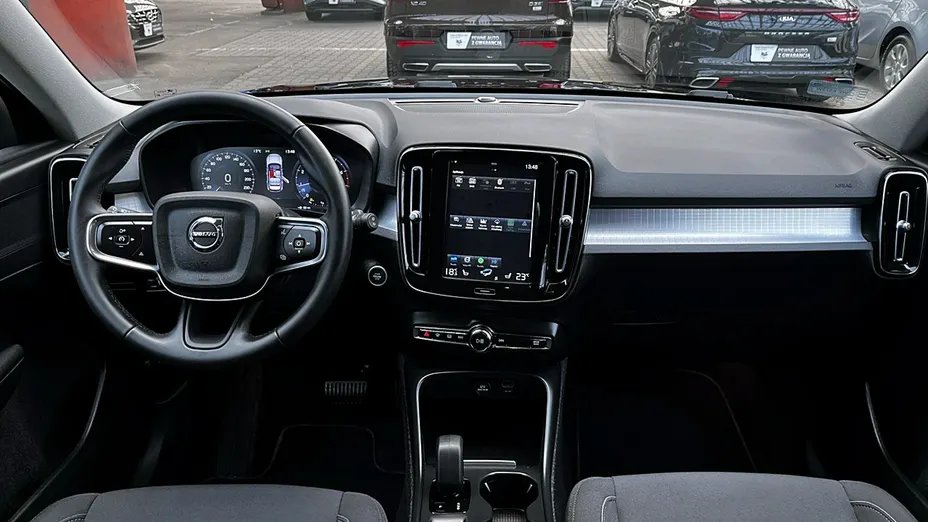 VOLVO XC40 -