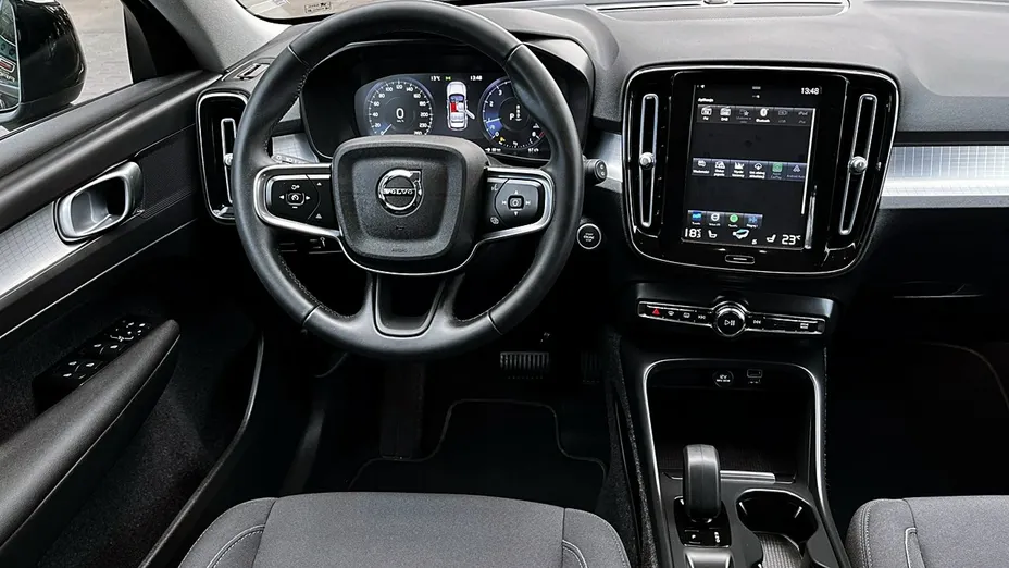 VOLVO XC40 -