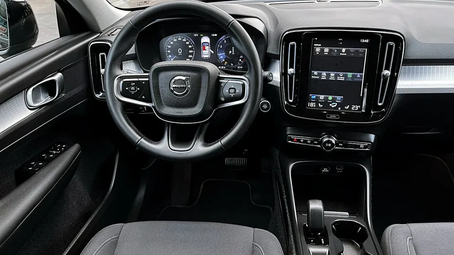 VOLVO XC40 -