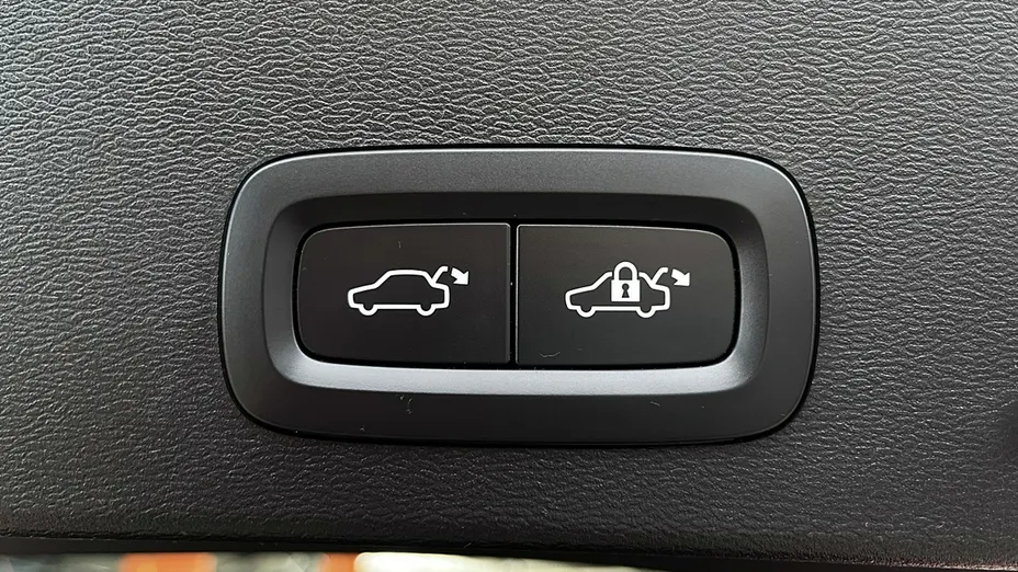 VOLVO XC40 -