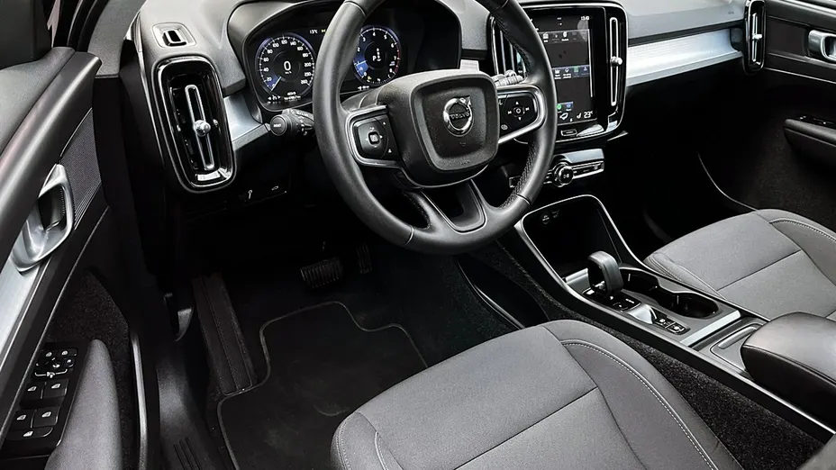 VOLVO XC40 -