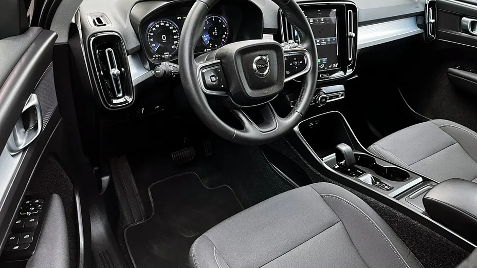 VOLVO XC40 -