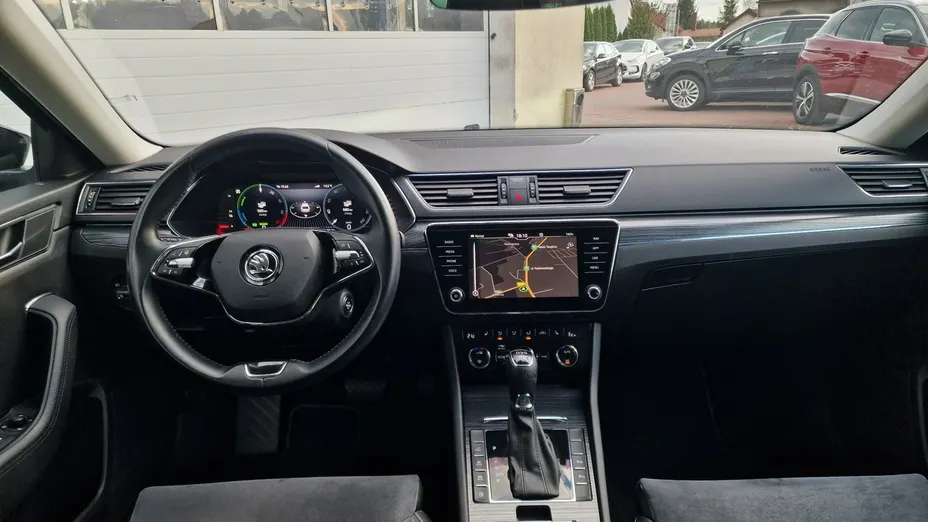 SKODA Superb -