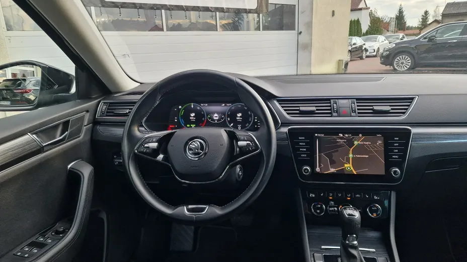 SKODA Superb -
