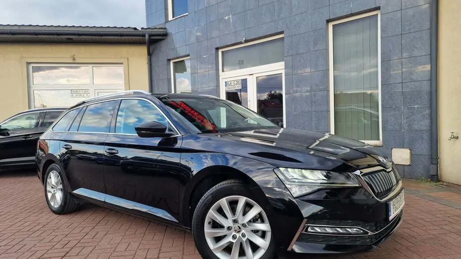 SKODA Superb -
