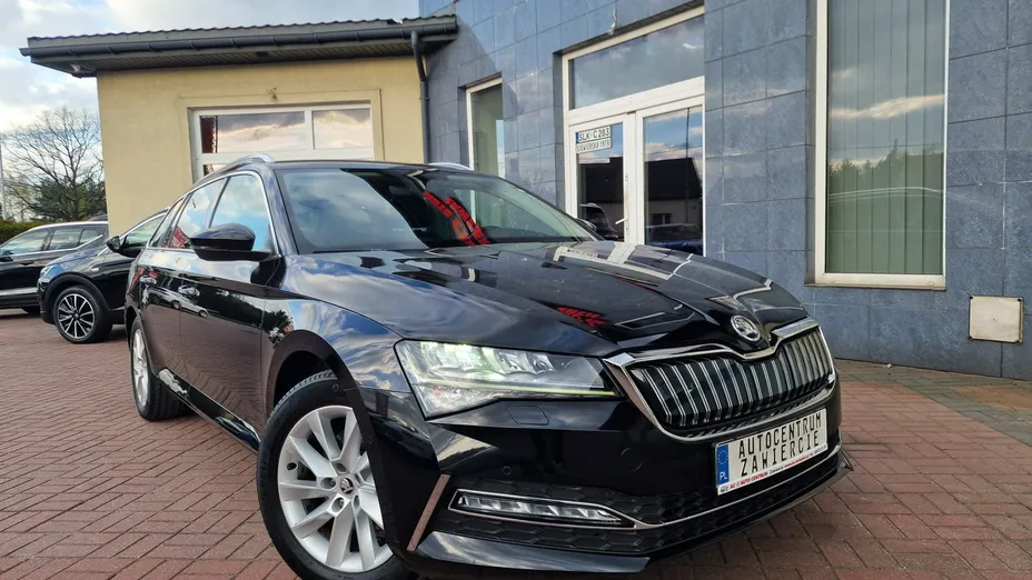 SKODA Superb -