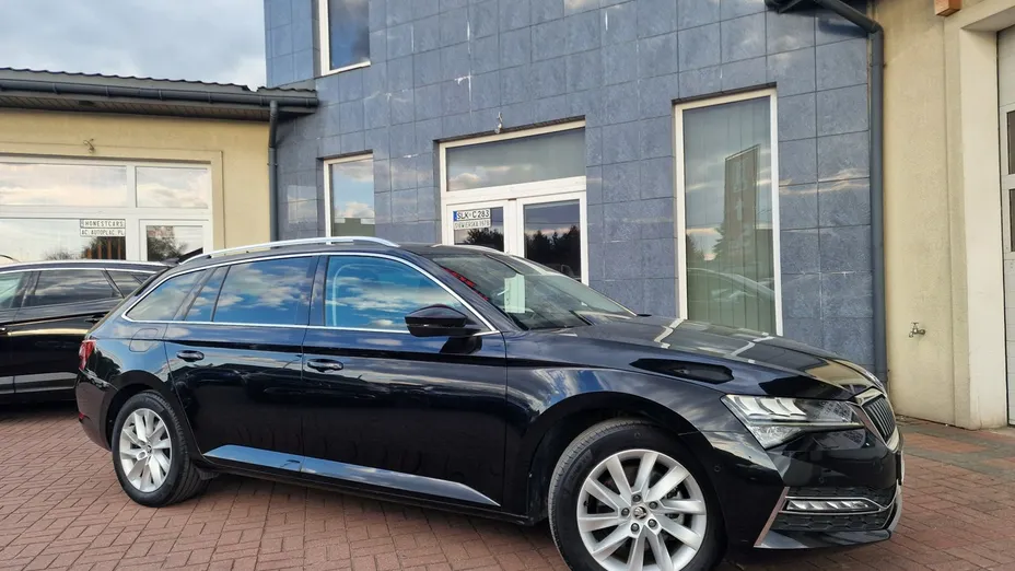 SKODA Superb -