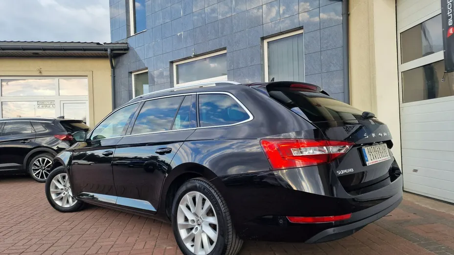 SKODA Superb -
