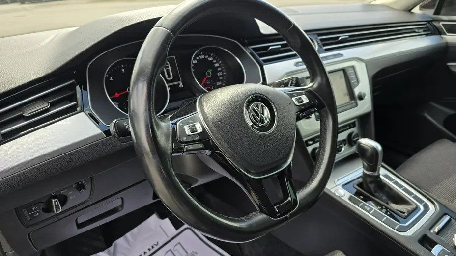 VOLKSWAGEN Passat -