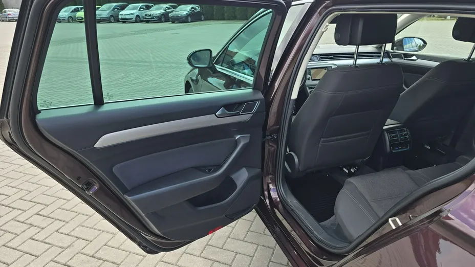 VOLKSWAGEN Passat -